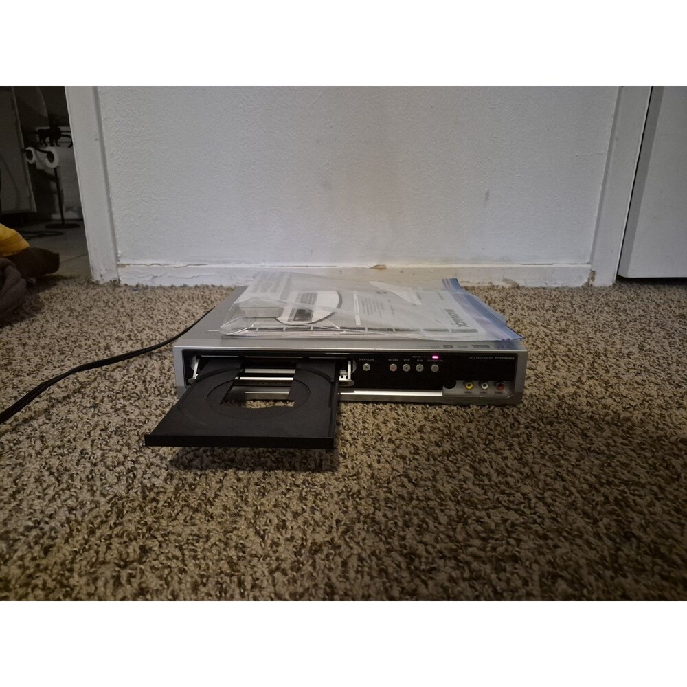 Magnovox MWR-1006 DVD Recorder Player DVD +R/RW W/Remote Instructikns Parts Only